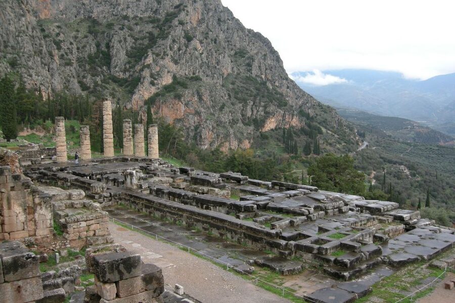 2 days Spanish guided tour in Delphi and Meteora - Key things to know before you go