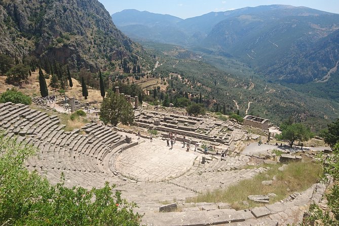 3-Day Trip to Delphi and Meteora from Athens - Day 1: Delphi Archaeological Museum and the Temple of Apollo