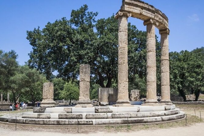 3 days Spanish guided tour in Epidaurus, Mycenae, Olympia, Delphi - Delphi’s walk: Via Sacra, Treasury of Athens, Temple of Apollo, and panoramic views