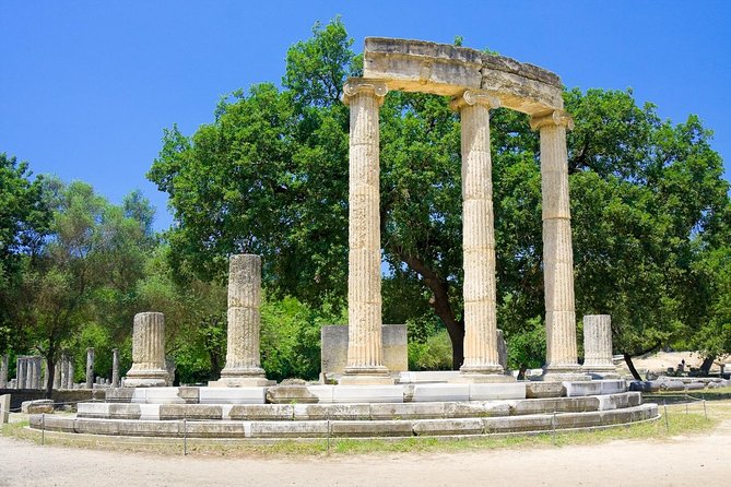 4-Day Greece Highlights Tour: Epidaurus, Mycenae, Olympia, Delphi and Meteora - Day 4: Meteora’s rock monasteries and Thermopylae’s Leonidas monument