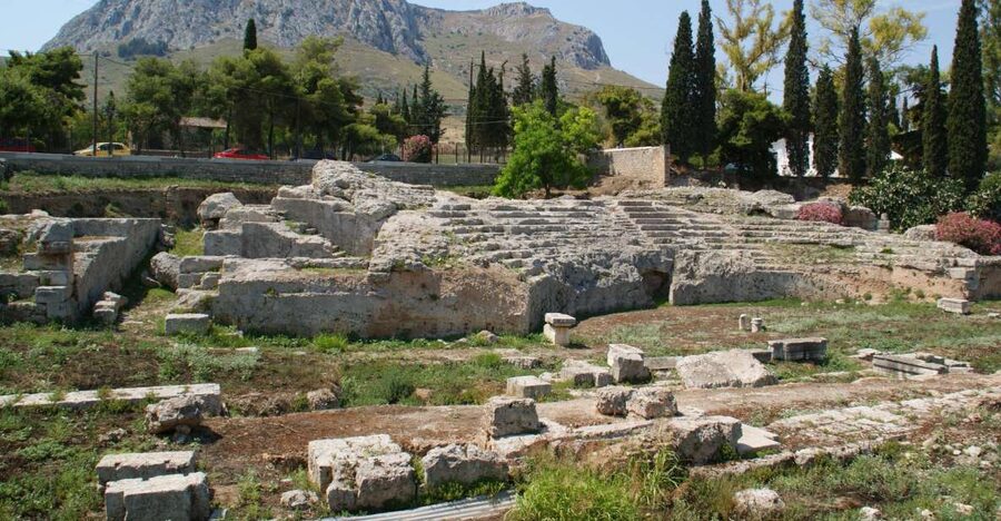 4-Day Tour of Mycenae, Epidaurus, Olympia, Delphi & Meteora - Day 3: Delphi’s oracle setting, the Charioteer, and the road to Kalambaka