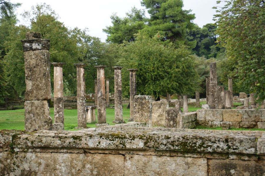 4-Day Tour of Mycenae, Epidaurus, Olympia, Delphi & Meteora - Value check: $747 per person and what you’re really buying