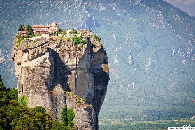 4day Spanish tour in Epidaurus Mycenae Olympia Delphi and Meteora - Day 3: Delphi’s Temple of Apollo and the Delphi Museum, plus Arachova for crafts