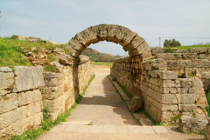 4day Spanish tour in Epidaurus Mycenae Olympia Delphi and Meteora - The guide and Spanish narration: why it changes how you experience the ruins