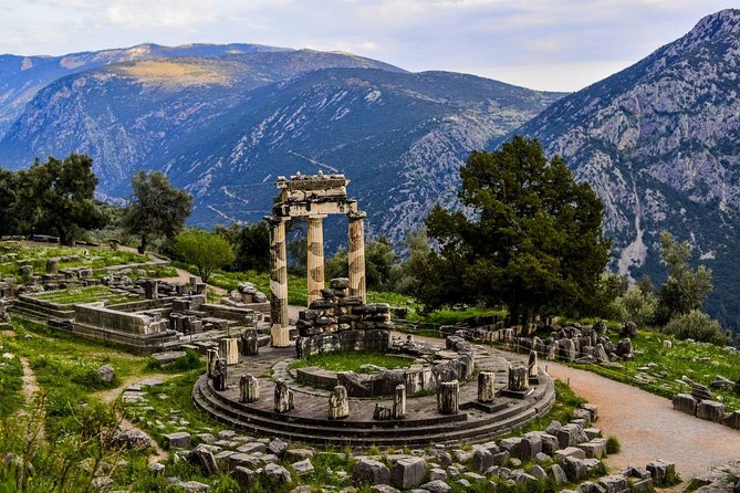 5 Day Tour in Delphi, Meteora, Santorini, Mykonos and Delos - Santorini to Mykonos: practical island hopping and where to spend your free hour