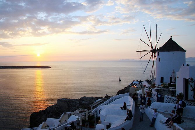 5 Day Tour in Delphi, Meteora, Santorini, Mykonos and Delos - Meteora monasteries by cliff edge, plus Thermopylae on the way back
