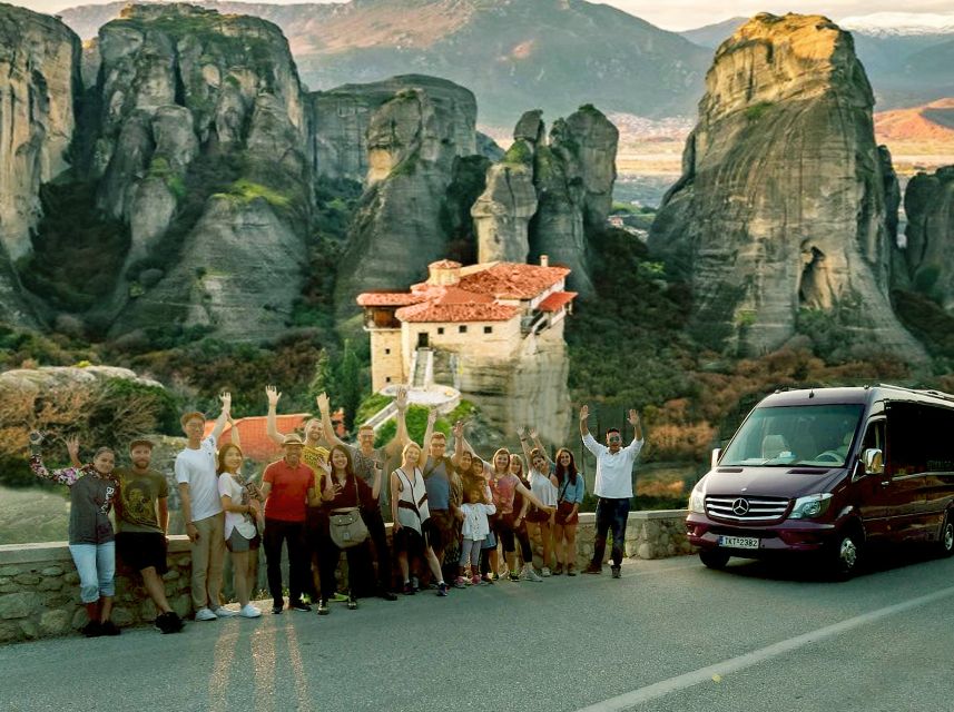Athens: 2-Day Meteora Tour in Spanish with Guide & Hotel - Athens To Kalabaka: The Coach Schedule That Drives The Whole Trip