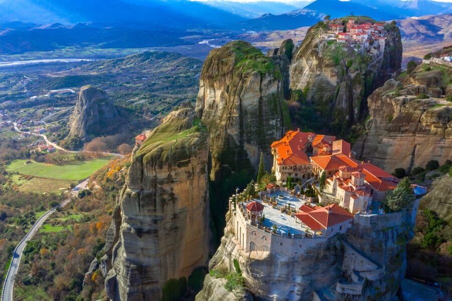 Athens: 2-Day Meteora Tour in Spanish with Guide & Hotel - Getting Around Meteora: Minibuses, Photo Stops, And Comfort Reality