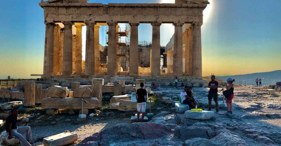 Athens:Acropolis - Historical Center Walking Tour in Spanish - Parthenon focus: stopping in front of the columns and learning the real reasons