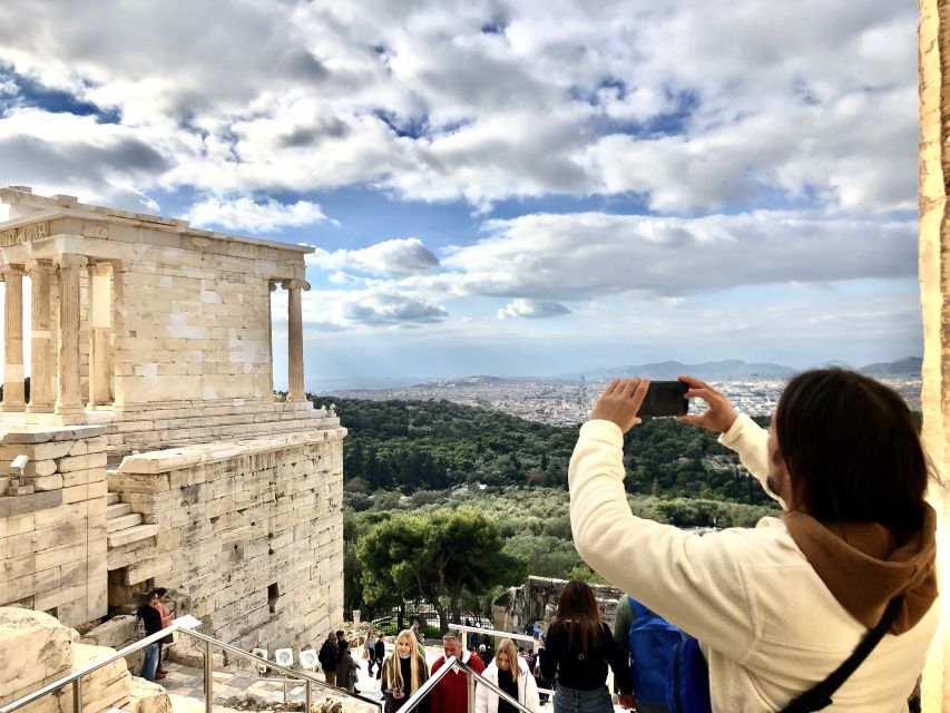Athens:Acropolis - Historical Center Walking Tour in Spanish - Old Town legs: outside the Ancient Agora, then Plaka’s photogenic rhythm