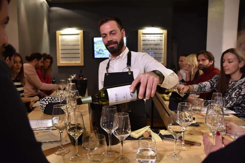 Athens: Acropolis Wine Tasting with Cheese and Olives - Pairing Greek Wines with Regional Cheeses and Olives