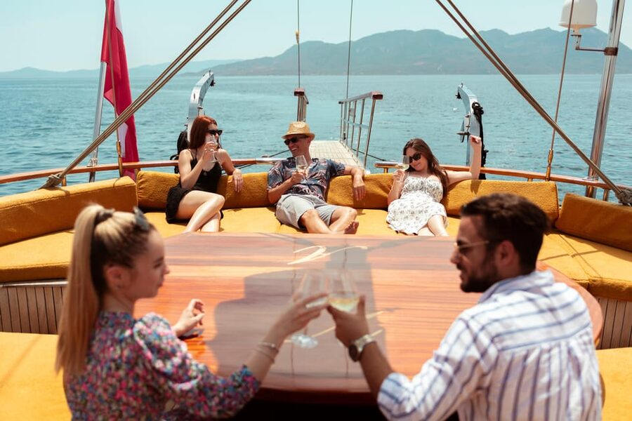 Athens: Agistri, Metopi & Aegina Cruise with Meals & Drinks - Onboard Comfort: Space, Drinks, and the Crew Energy