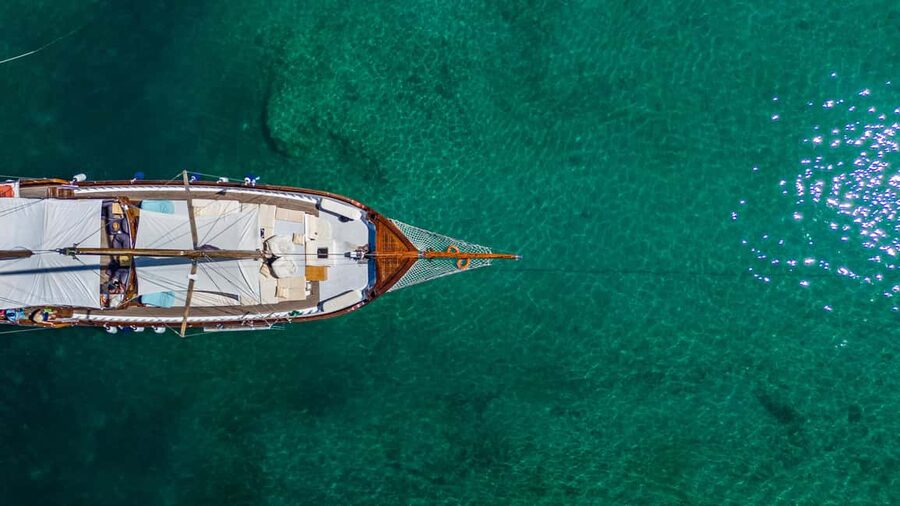 Athens: Agistri, Moni, and Aegina Cruise with Lunch & Drinks - Lunch and Unlimited Drinks: The Greek Buffet Part You Will Actually Remember
