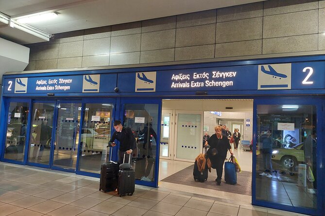 Athens Airport to Athens Hotels Private Transfer with Meet&Greet - Vehicle Comfort for 1 to 8 People: What You Actually Get in the Car