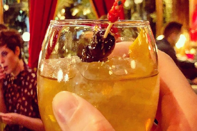 Athens by Night: Small Group Sightseeing with Drinks and Food Tasting - Stop 2: Cinque Wine Tastings, Psyri’s Wine and Deli Stop