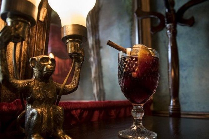 Athens by Night: Small Group Sightseeing with Drinks and Food Tasting - Stop 4: Plaka Under the Acropolis, Cobbles, Cafes, and Anafiotika