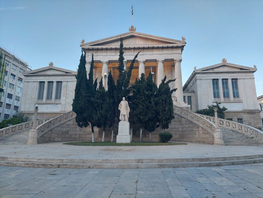Athens: City Highlights Nighttime Walking Tour in Spanish - Who this tour fits best