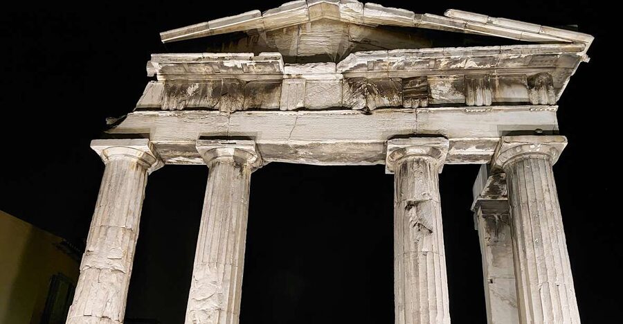 Athens: City Highlights Nighttime Walking Tour in Spanish - National Library start: getting your orientation before the big stops