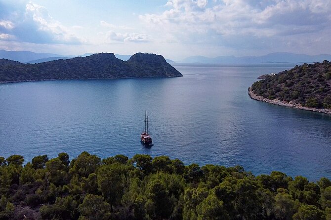 Athens Day Cruise: 3 Islands Tour in the Saronic Gulf with Lunch - Food and drinks: Greek lunch plus all-day beer and wine