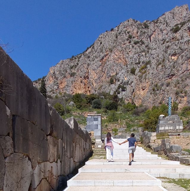 Athens: Delphi, Corycian Cave, and 300 Battlefield Day Trip - Arachova’s Mountain Pause, Coffee, and Quick Photo Time