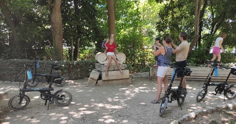 Athens: Discover the City Electric Bike Tour - The route in plain English, from markets to Acropolis views