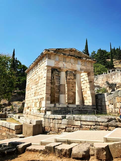 Athens: Full Day Trip Delphi and Arachova - Arachova Photo Stop and Levadia Break on the Return Trip