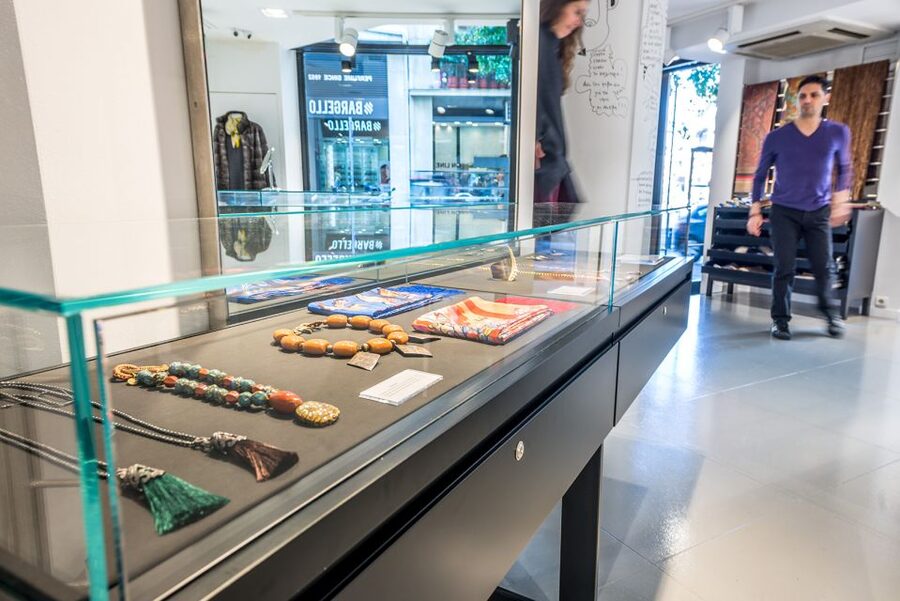 Athens: Greek Fashion Shopping Tour with a Local Expert - Greek price awareness: how the guide helps you avoid bad deals