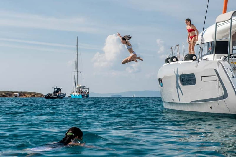 Athens: Half-Day Morning Catamaran Cruise with Meal & Drinks - Lunch, wine, and how the meal turns the cruise into a full experience