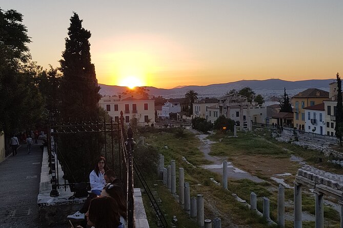 Athens Highlights Evening Tour with Dinner - Small Group Tour - Starting at Syntagma Square, then easing into old Athens
