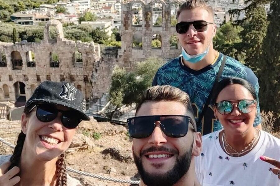 Athens : Highlights & Hidden gems Walking Tour - Starting at Amalia Hotel and Getting Your Bearings at Syntagma