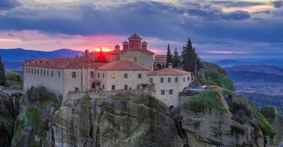 Athens: Meteora 2-Day Trip with Hotel, Sunset & Morning tour - Getting From Athens to Kalambaka: The Bus That Keeps the Trip Simple