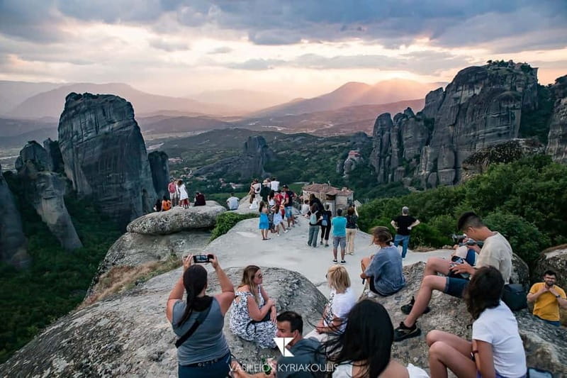 Athens: Meteora Day Trip in Spanish with Live Guide & Lunch - Why Meteora Works So Well as an Athens Day Trip
