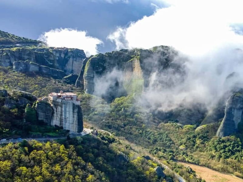 Athens: Meteora Day Trip in Spanish with Live Guide & Lunch - The Meteora Minibus Tour: 3 Interior Visits Plus Real View Time
