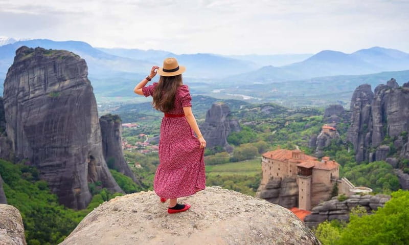 Athens: Meteora Day Trip in Spanish with Live Guide & Lunch - Spanish Live Guide: The Difference You Feel on the Rocks