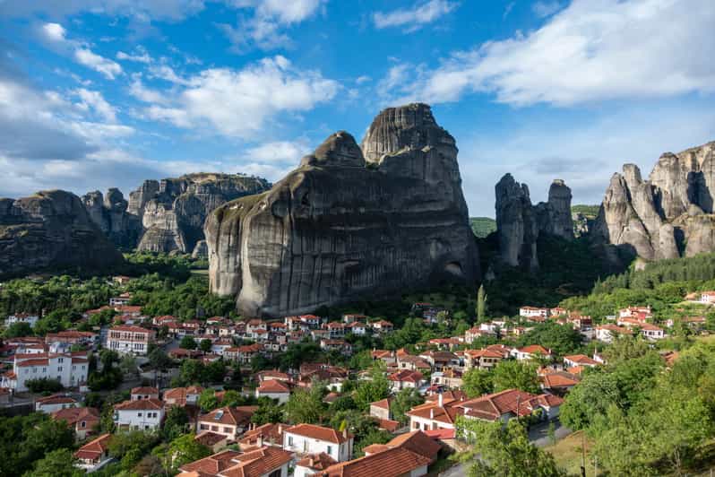 Athens: Meteora Day Trip with Audio Guide and Lunch Option - Kalabaka at Noon: Where You Reset Before Meteora
