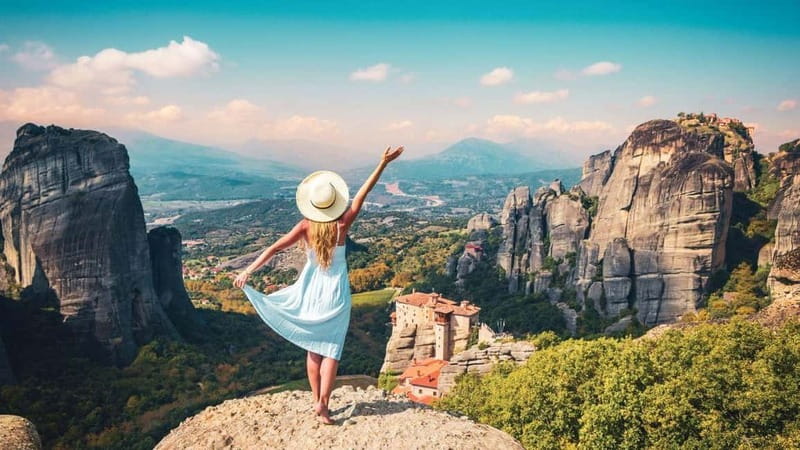 Athens: Meteora Monasteries Day Tour with Lunch - Athens to Meteora, the long ride that pays off
