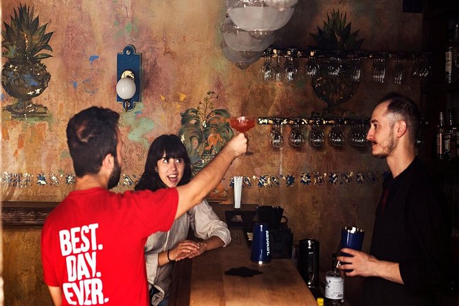 Athens Moonlight Waling Tour with Drinks and Meze Dishes - What the Guide Brings: From Street Clues to Night Safety