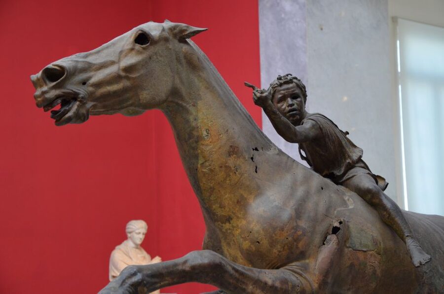 Athens: National Archaeological Museum Private Guided Tour - The route through major collections in a tight 2-hour window