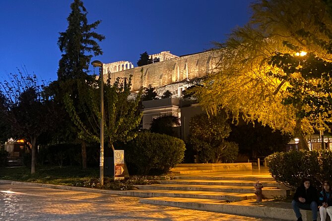 Athens Night Walk and Drinks - Who should book this Athens Night Walk and Drinks?