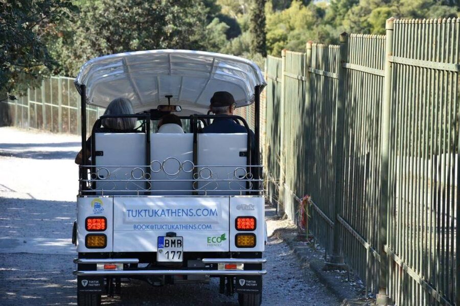 Athens: Private Evening Sightseeing Tour by Electric Tuk-Tuk - Greek Parliament and the Tomb of the Unknown Soldier After Dark