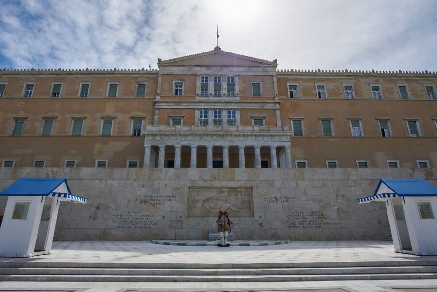 Athens: Private Half-Day Highlights Tour - Finishing choices: New Acropolis Museum time or a Plaka stroll