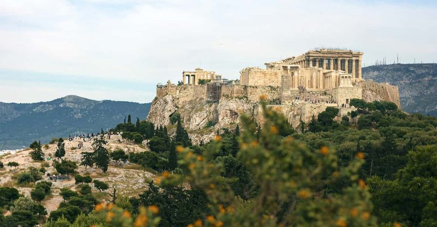 Athens Private Walking Tour in Spanish - Meet in the city center by the teal Paseando por Europa umbrella