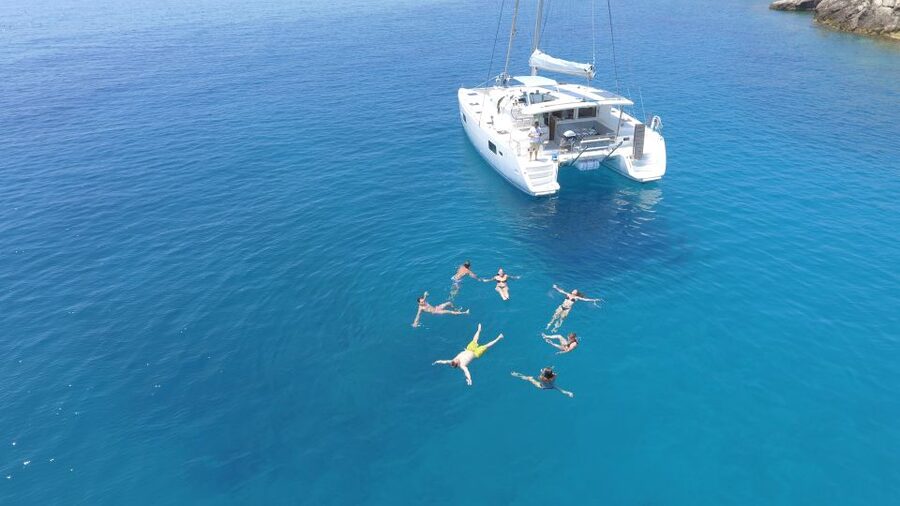 Athens: Riviera Catamaran Cruise with Meal and Drinks - Drinks, music, and the rhythm of a small group