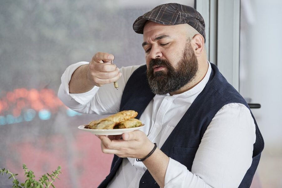 Athens: Taste of Five Signature Greek Dishes - The show part: characters, storytelling, and a live actor