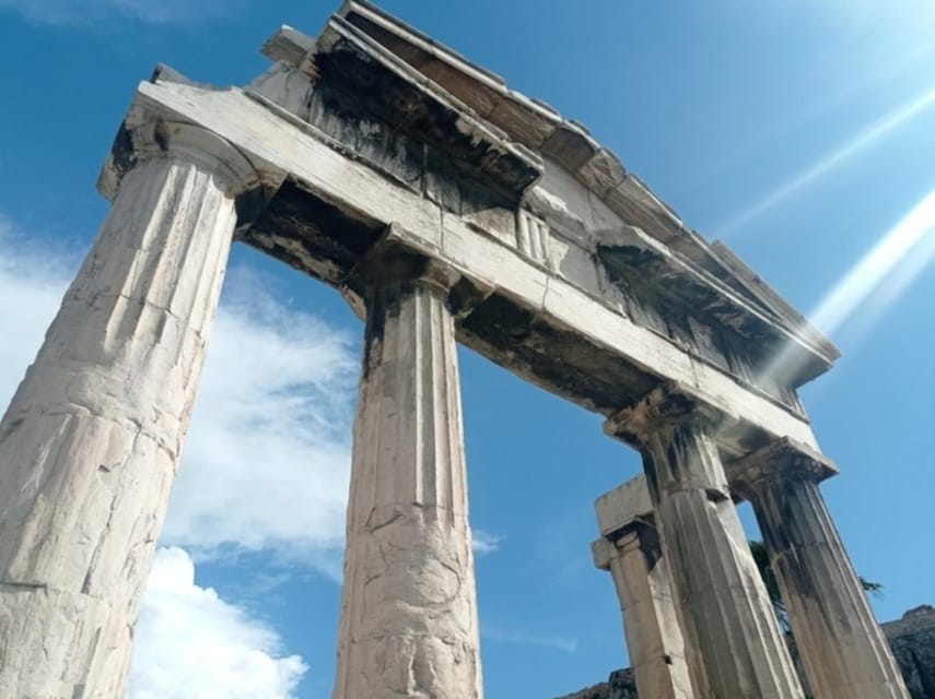 Athens: the Great Greek Philosophers Guided Tour in Spanish - Stop 1: Statue of Plato, your first anchor for the whole tour