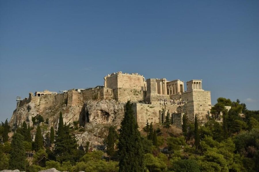 Athens: the Great Greek Philosophers Guided Tour in Spanish - Walking time, what to bring, and how to avoid getting cranky