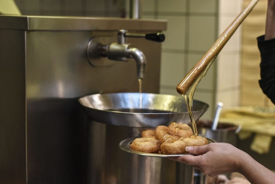 Athens: Ultimate Food Walking Tour with 15 Tastings - A realistic 4-hour rhythm: not rushed, but full