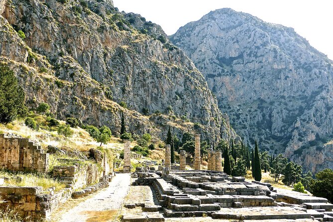 BEST PRIVATE TOUR TO DELPHI: Delphi Arachova Hosios Monastary - Entering Delphi: Apollo, Springs, Theaters, and Sacred Spaces