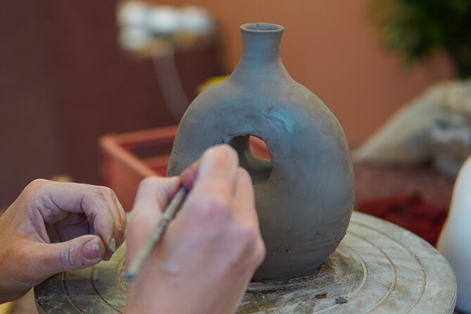 Create and paint your own ceramic piece in a workshop in Athens - Painting your ceramic: colors, glazes, and how to think before you commit