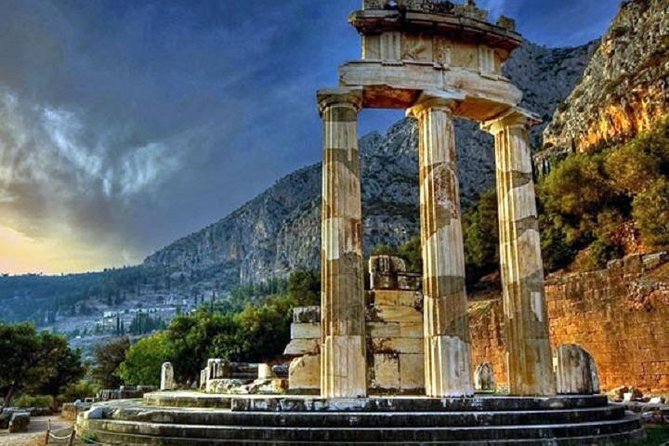 Delphi and Hosios Loukas Monastery Full Day Private Tour - The Arachova Pause, A Traditional Village at the Foot of Mount Parnassus